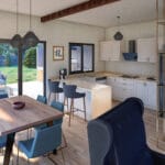 Açık mutfaklı çelik villa salon alanı   celik villa mutfak 150x150