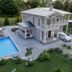 Çift katlı çelik villanın üst perspektiften görünümü ve bahçe düzenlemesi   cok katli celik ev ust perspektif 150x150